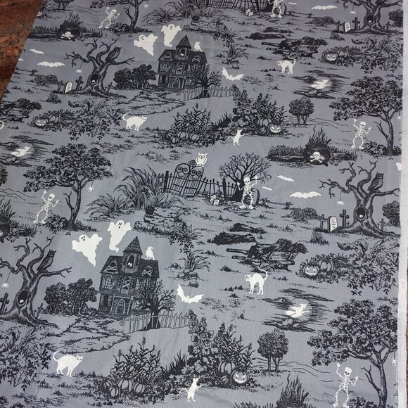 2.9yds Fabric Traditions Glow In The Dark Halloween Cotton Craft Fabric 44"w - Picture 4 of 5